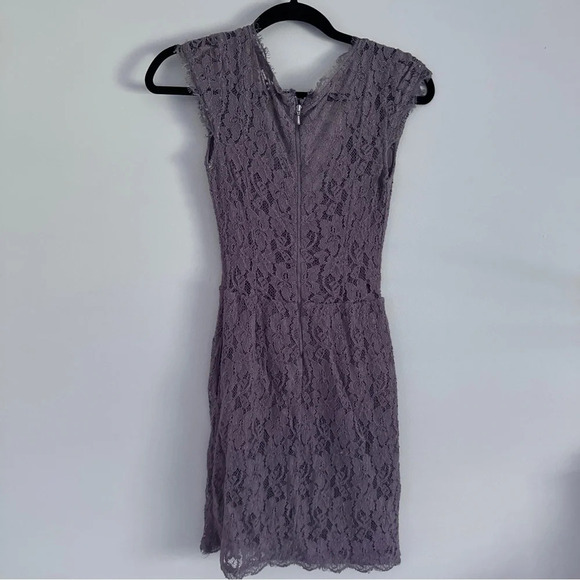 1 💜 Babaton Aritzia Lace Floral Dress - Picture 5 of 7